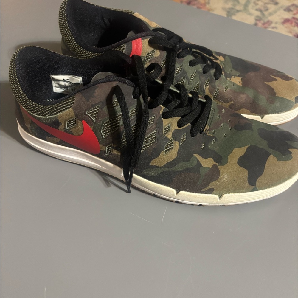 Nike Men's Camouflage Sneakers - Red and Green
